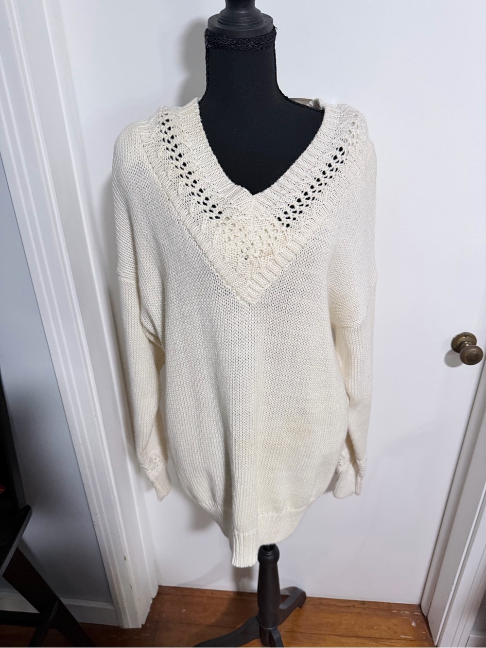 Allison Daley Cream V-Neck Knit Pullover